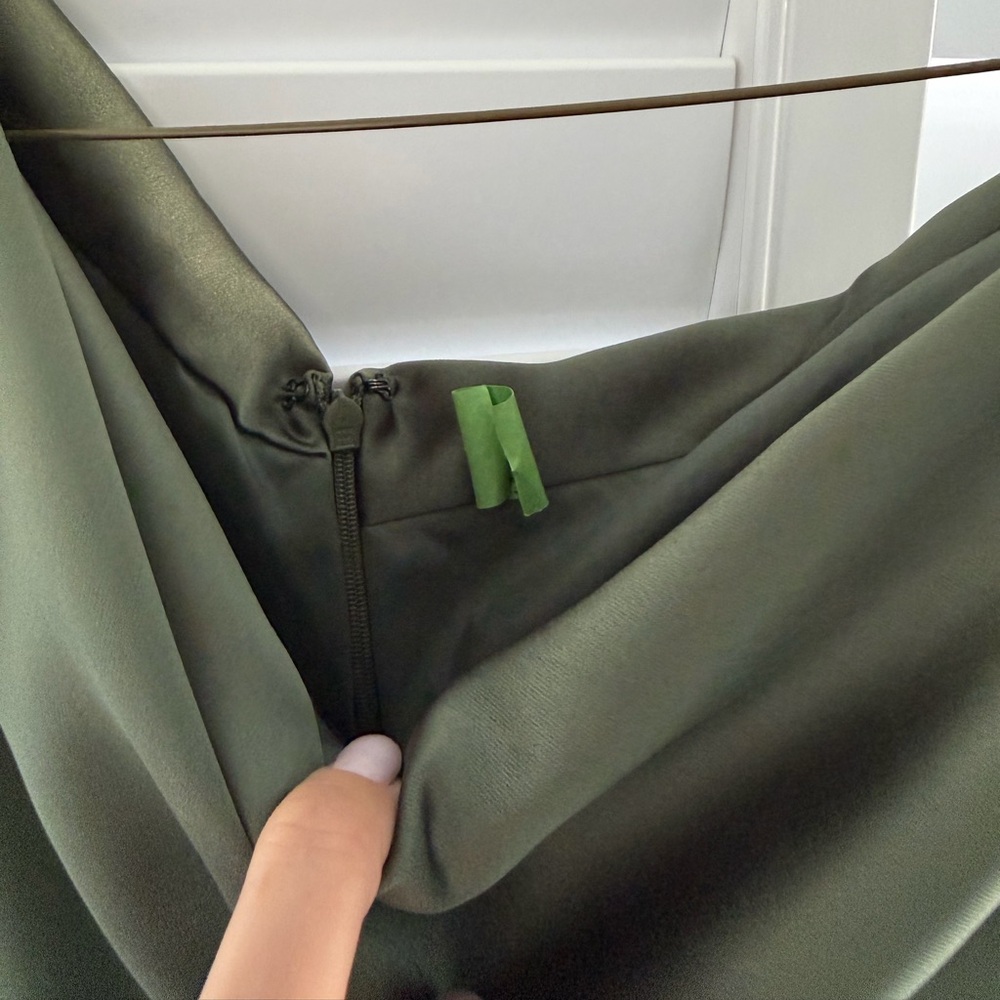AMSALE Pryce Satin One Shoulder Gown Olive Size 4 - Picture 13 of 15